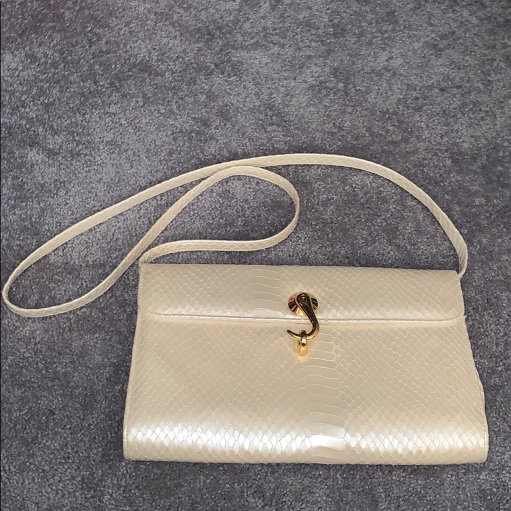 Vintage shoulder bag .
